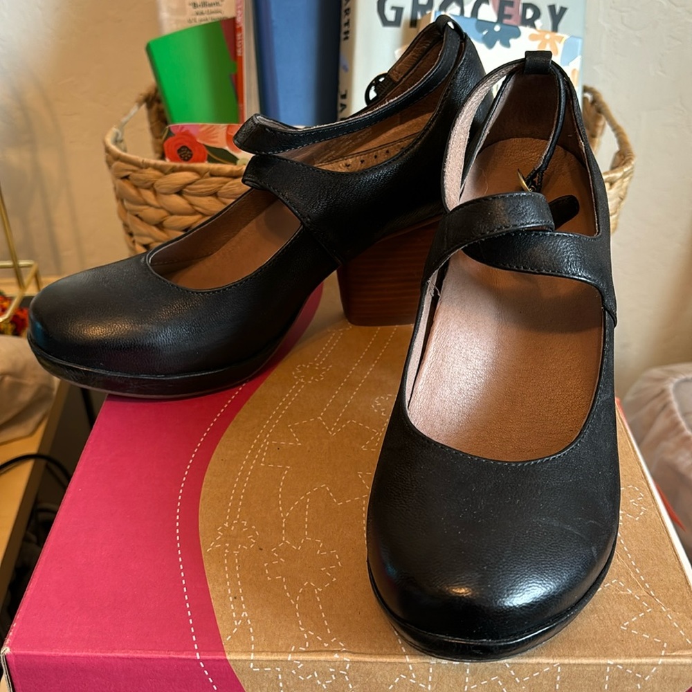 Dansko-beautiful black leather Mary Jane heels. Comfy, stylish dressy or casual